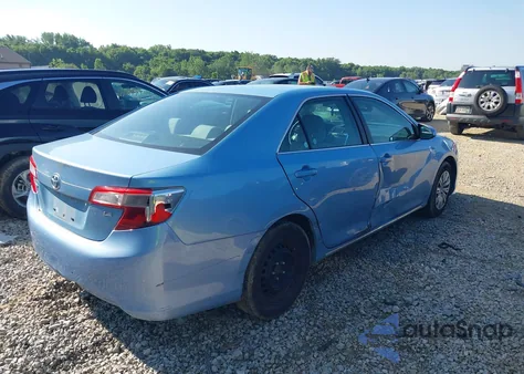 2013 Toyota Camry Le z USA, uszkodzony, nr VIN 4T4BF1FK2DR318076